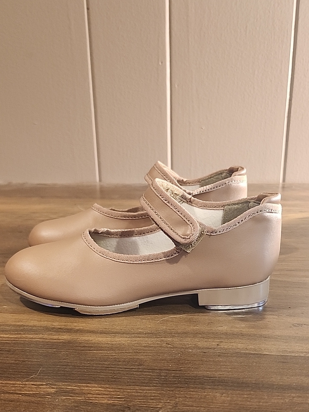 CAPEZIO Girls' Classic Mary Jane Tap Dance Shoes in Tan Size: Kids/Toddler 9.5M